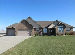 11842 Plumb Bob Trl, Higginsville, MO 64037