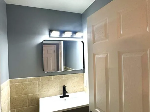 233 Warren Avenue image 5 of 10