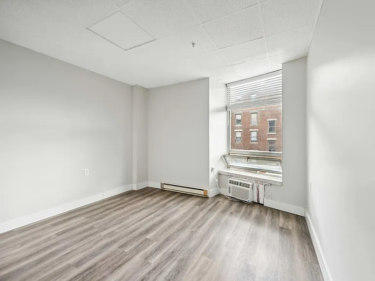 Franklin Park Apartments — Photo 10