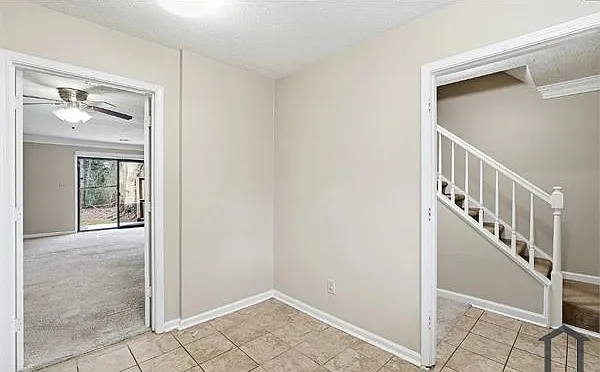 136 Sterling Ct — Photo 7
