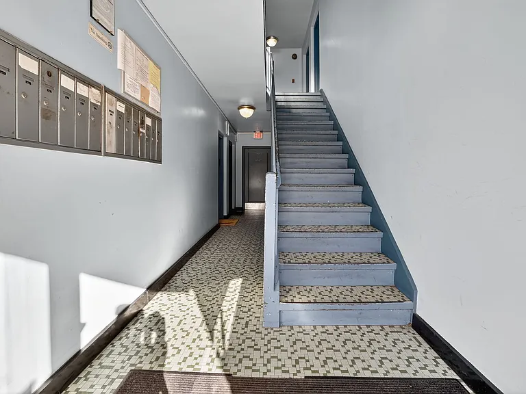 1010 G St NE — Photo 9