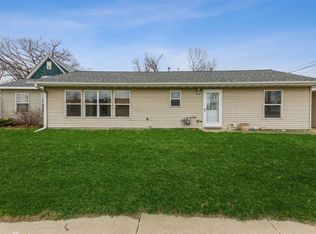 562 Forest Dr SE, Cedar Rapids, IA 52403