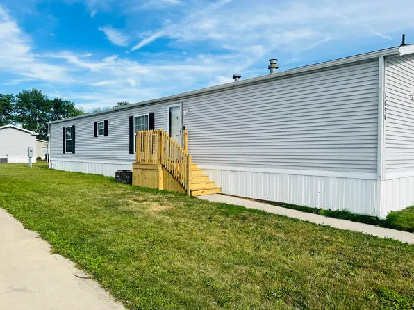 1090 Apple Blossom Ln, Sidney, OH 45365