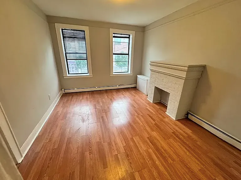 115 Grafton Ave — Photo 2