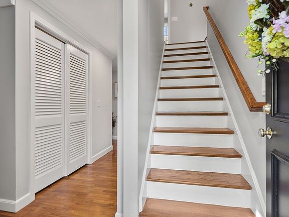 5th image of 40 Stanford Dr