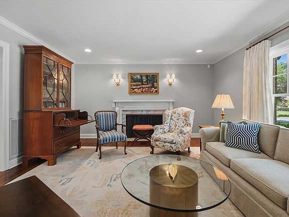 4th image of 1301 Thomas Pl