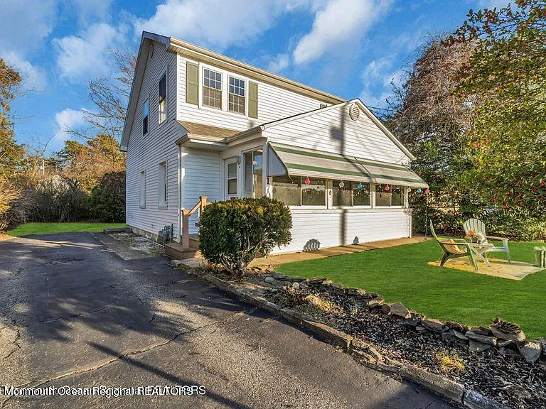 1708 Lake Dr — Photo 5