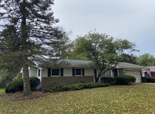 1029 E Roberta Ave, Waukesha, WI 53186