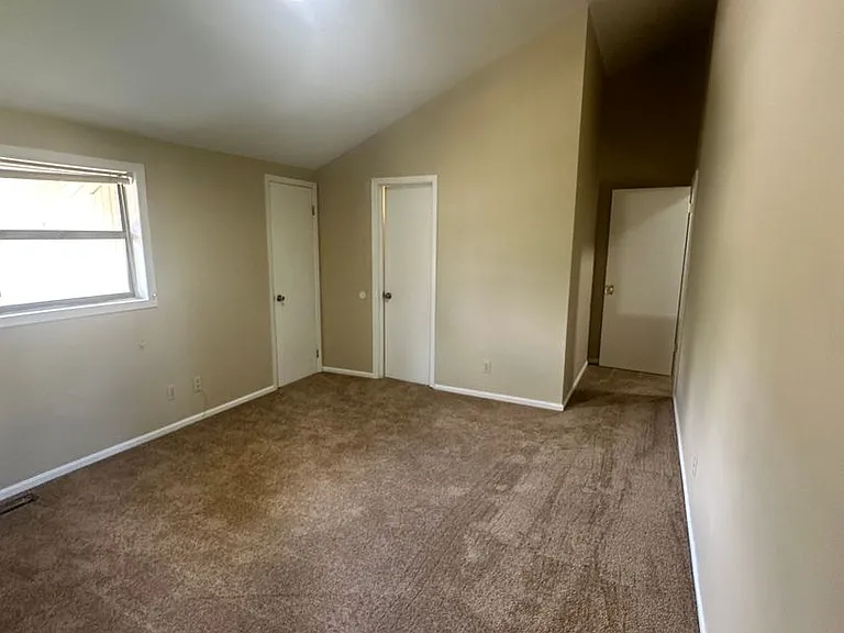 2738 Tyndall Dr — Photo 18