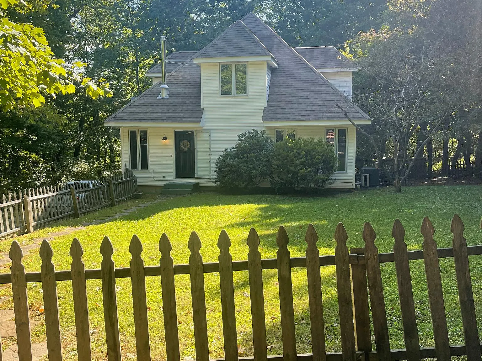 2 bed, 1900 sqft, $2,000 — Photo 1