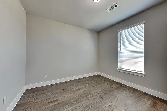 1501 Marvin Gdns — Photo 14