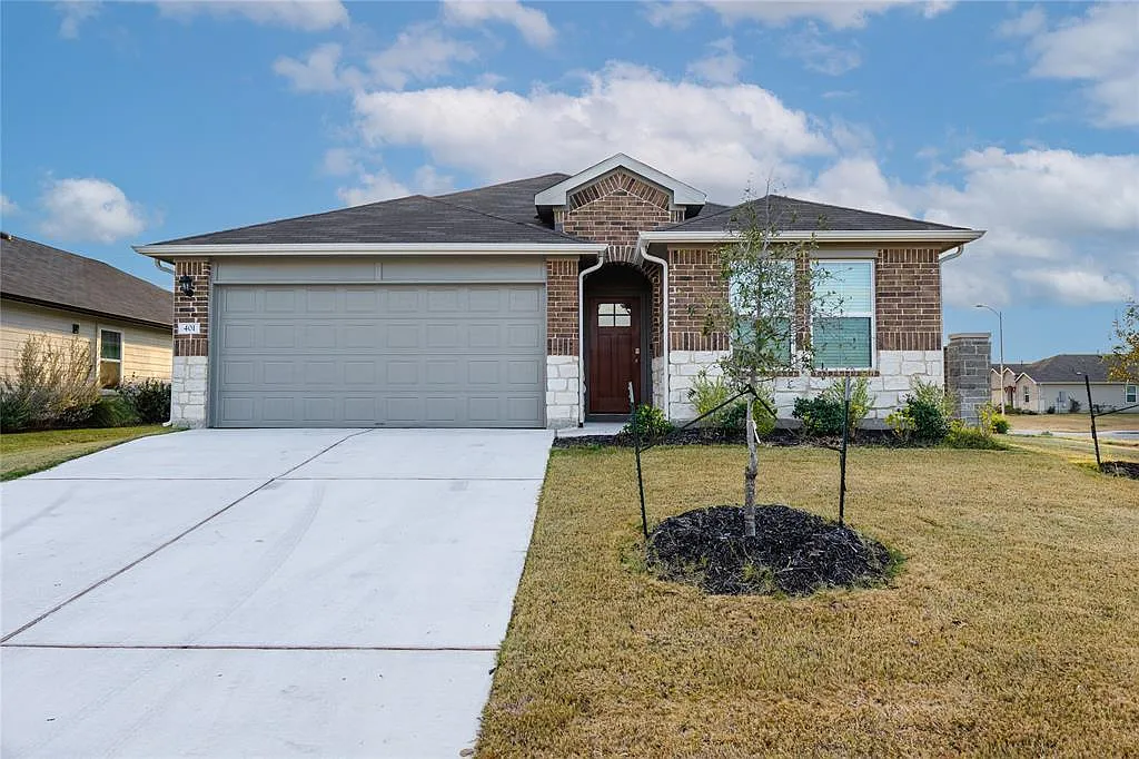 4 bed, 2.0 bath, 1779 sqft, $2,100 — Photo 1