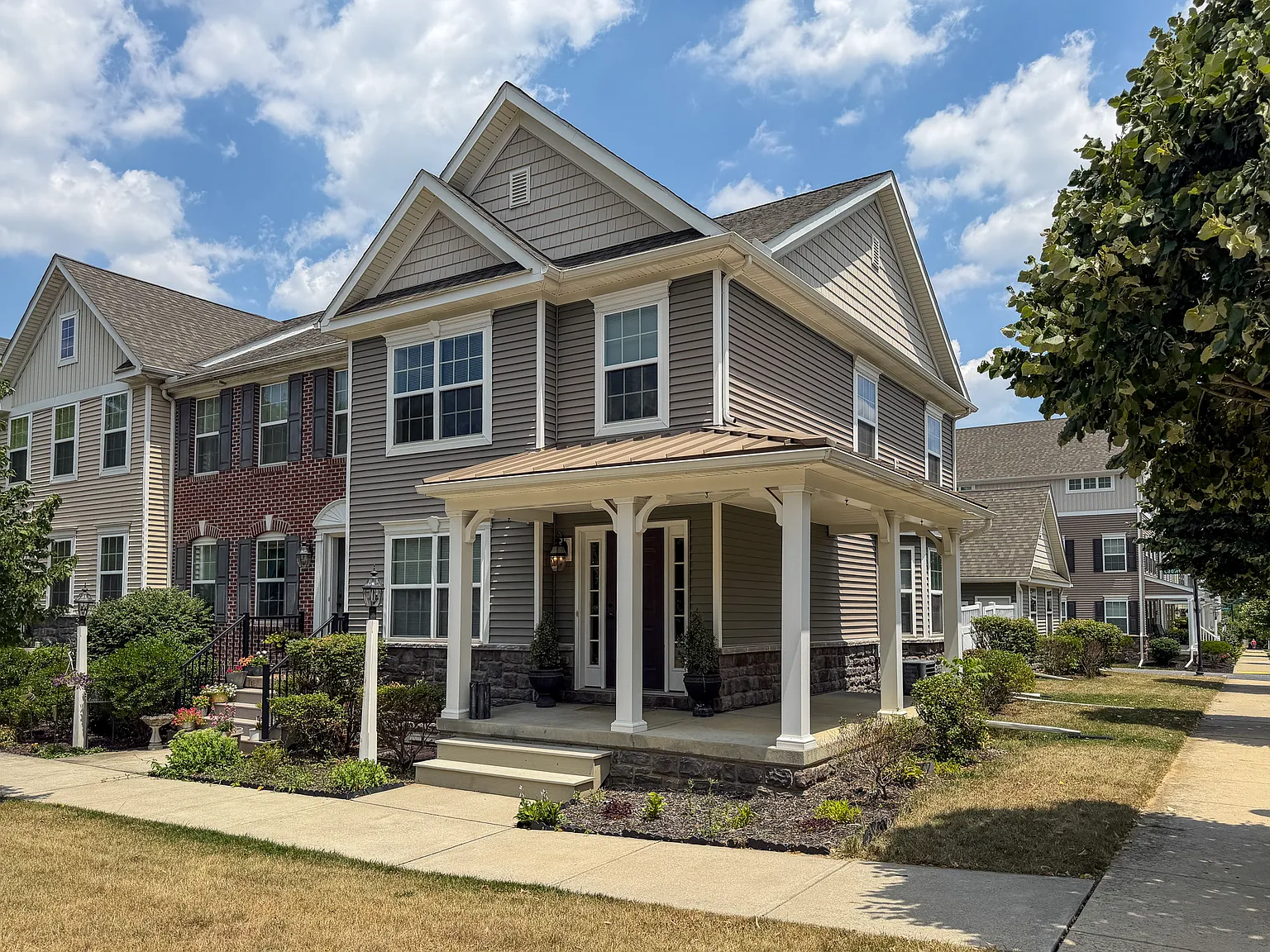 4 bed, 1.5 bath, 1396 sqft, $2,450 — Photo 2