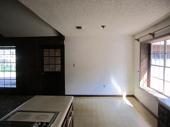 4th image of 3004 Uvalde Ave
