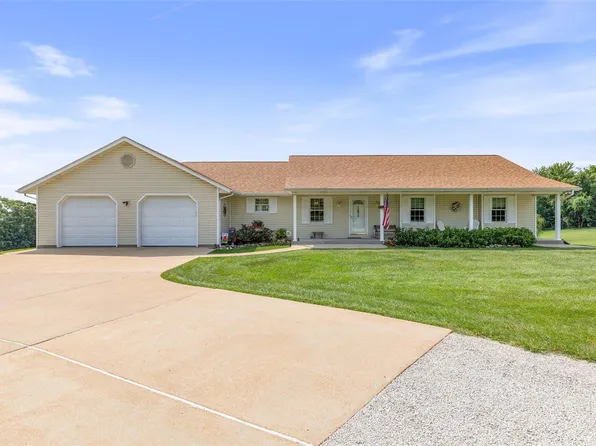 3200 Cambridge Dr, Festus, MO 63028