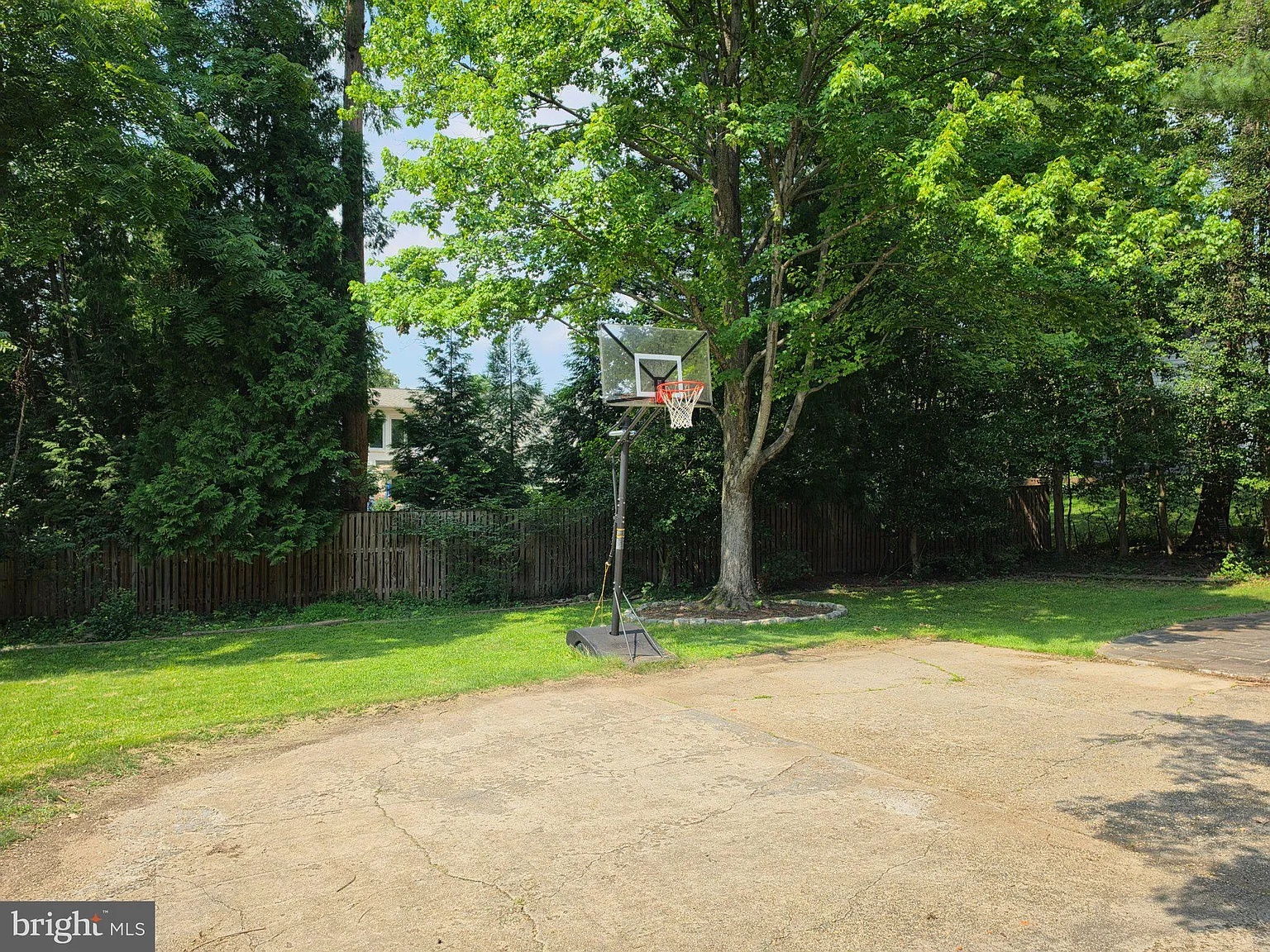 4 bed, 2.5 bath, 2244 sqft, $4,900 — Photo 4