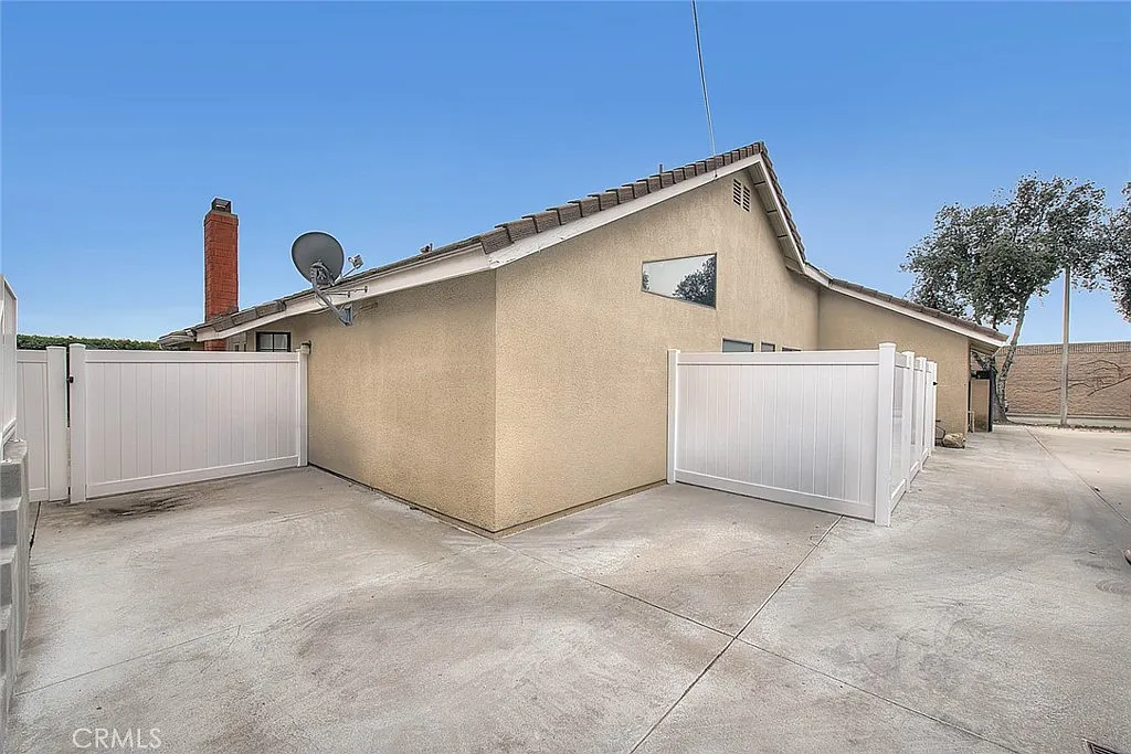 3 bed, 1000 sqft, $2,800 — Photo 4