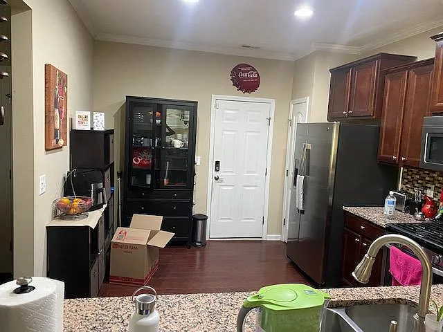 425 Chanson Dr — Photo 14