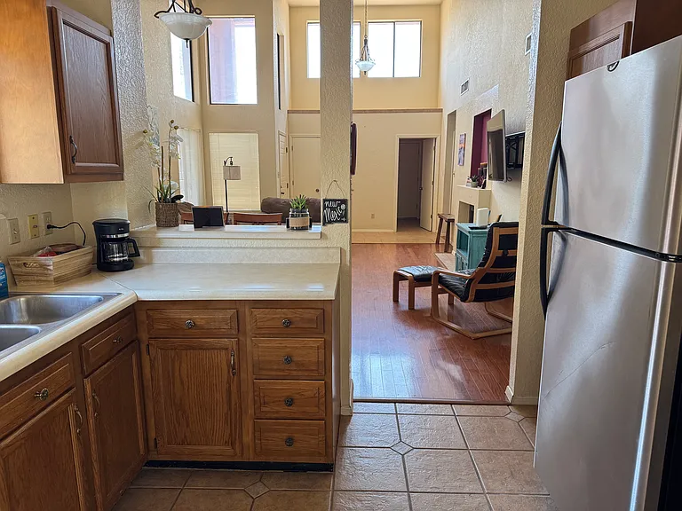 2129 Pioneer Ave — Photo 5