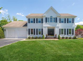 31 Glen Way, Cold Spring Harbor, NY 11724