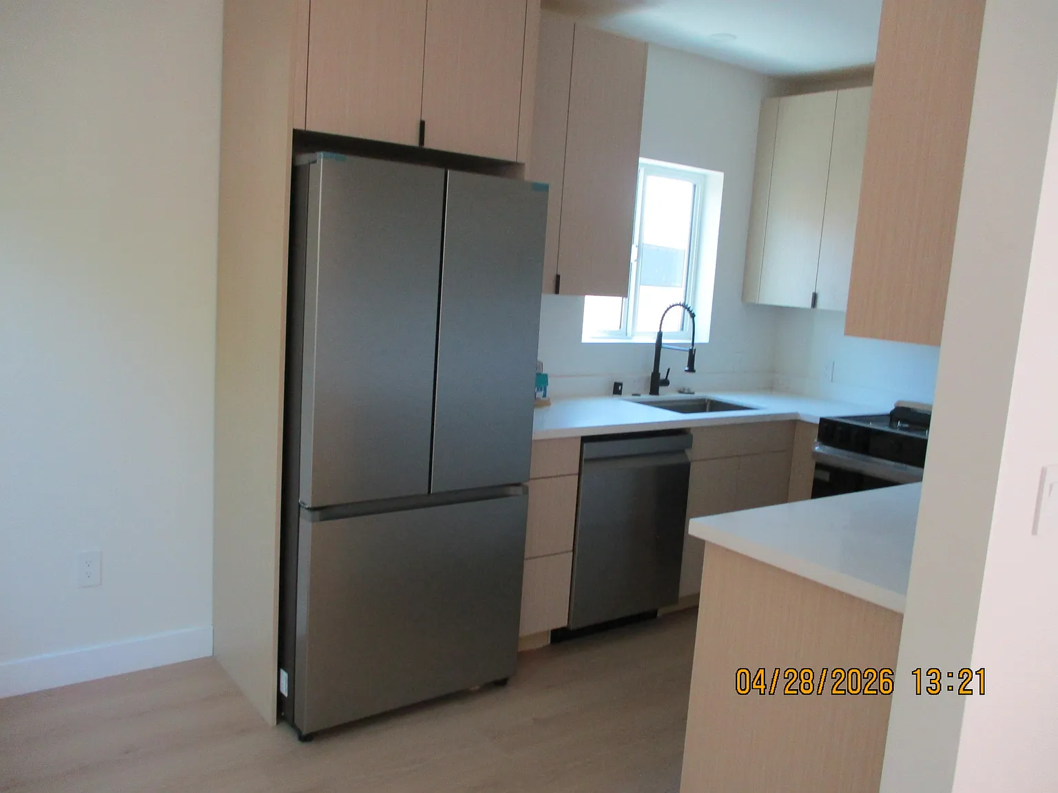 2 bed, 800 sqft, $2,700 — Photo 2