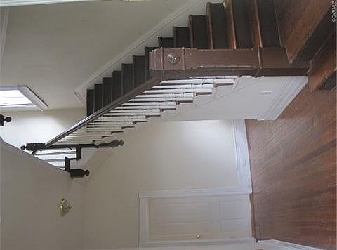 4th image of 2105 Barton Ave