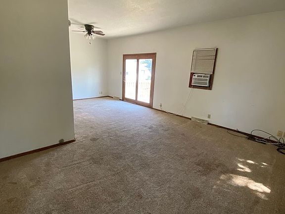 3rd image of 915 W Kemp Ave #915