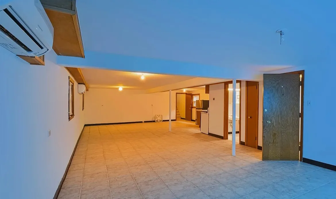 3 bed, 3600 sqft, $1,750 — Photo 1
