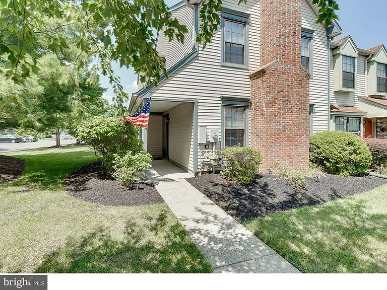 45 Tynemouth Ct — Photo 1