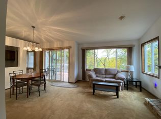 9138 Neill Lake Rd, Eden Prairie, MN 55347