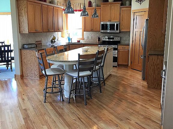 Kitchen island for six