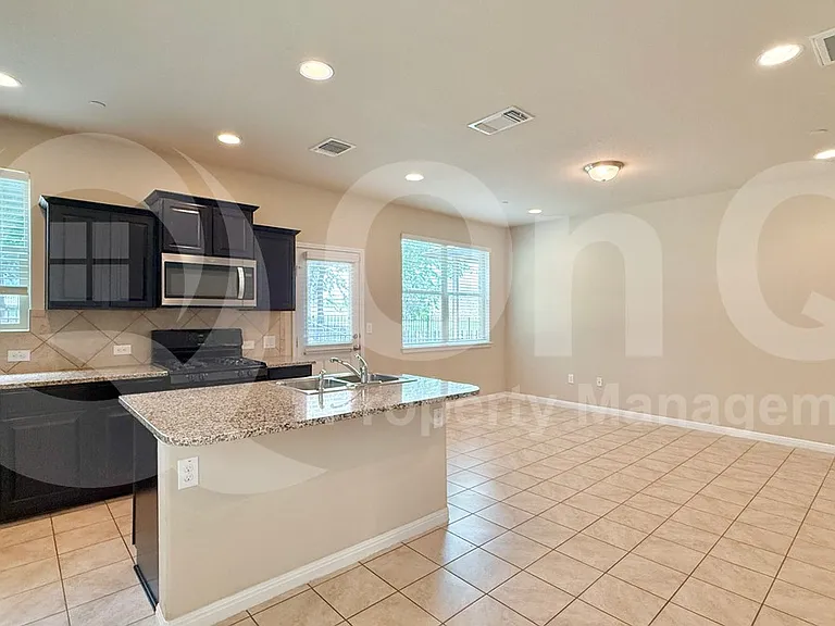 1001 Zodiac Ln #55 — Photo 4