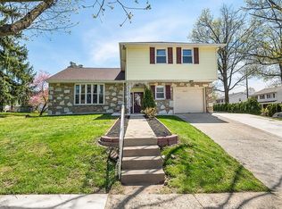 9671 Pine Rd, Philadelphia, PA 19115