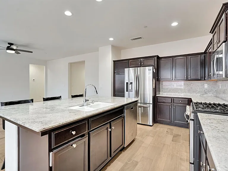2153 Lombard Ln — Photo 12