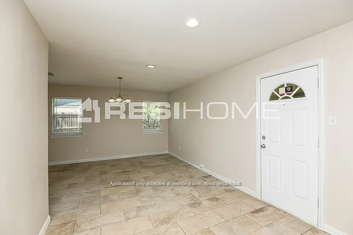 521 Kemper Ave — Photo 6