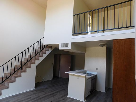 2nd image of 1915 Vassar St APT 212