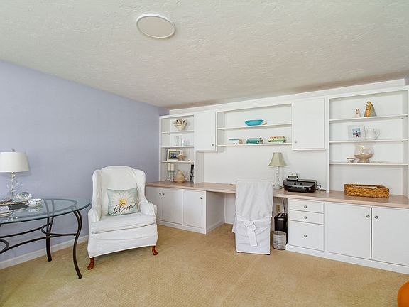 5th image of 22 Dogwood Ln