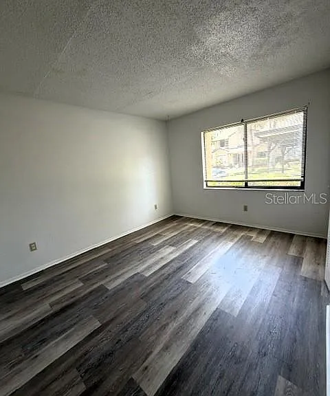 498 Club Dr — Photo 17