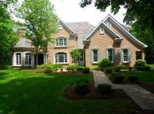 1118 Fox Glen Dr, Campton Hills, IL 60174