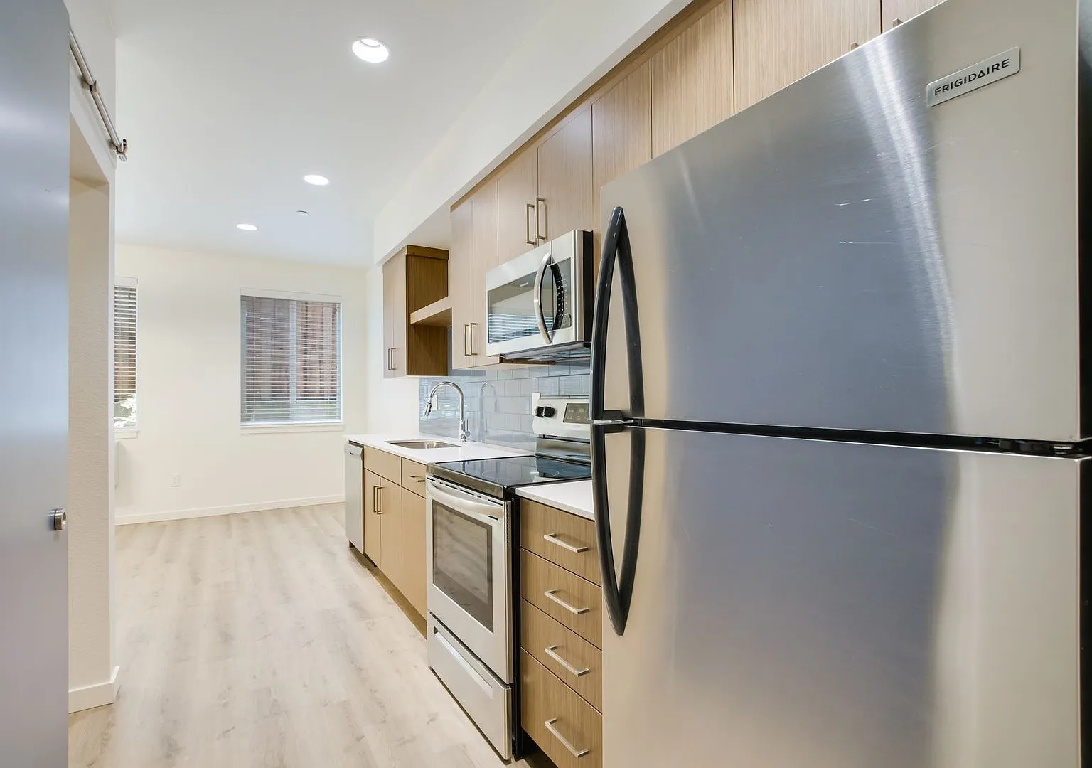 Ellie Jean Apartments — Photo 2