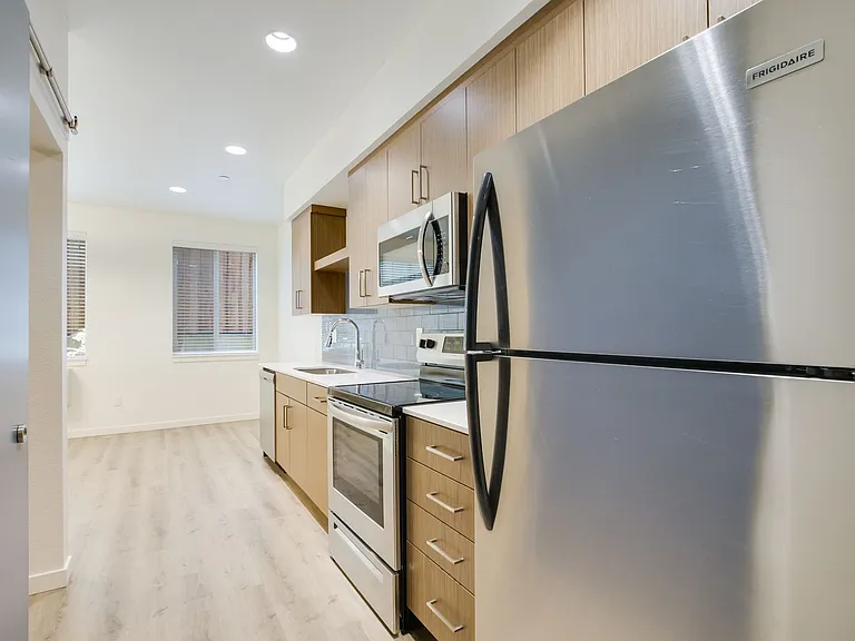 Ellie Jean Apartments — Photo 1