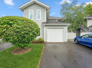 914 Fenway Rd, Saint James, NY 11780