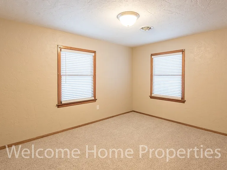 318 SE 6th St — Photo 10