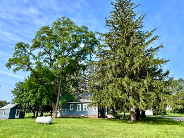 137 Bridge Ave, Protivin, IA 52163