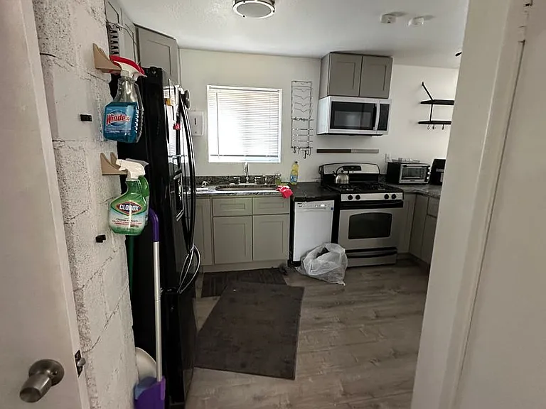 885 Spruce St #A — Photo 11