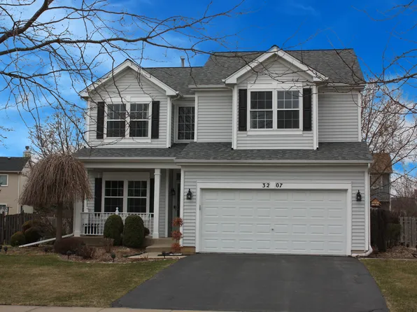 3207 New Market Ave, Carpentersville, IL 60110