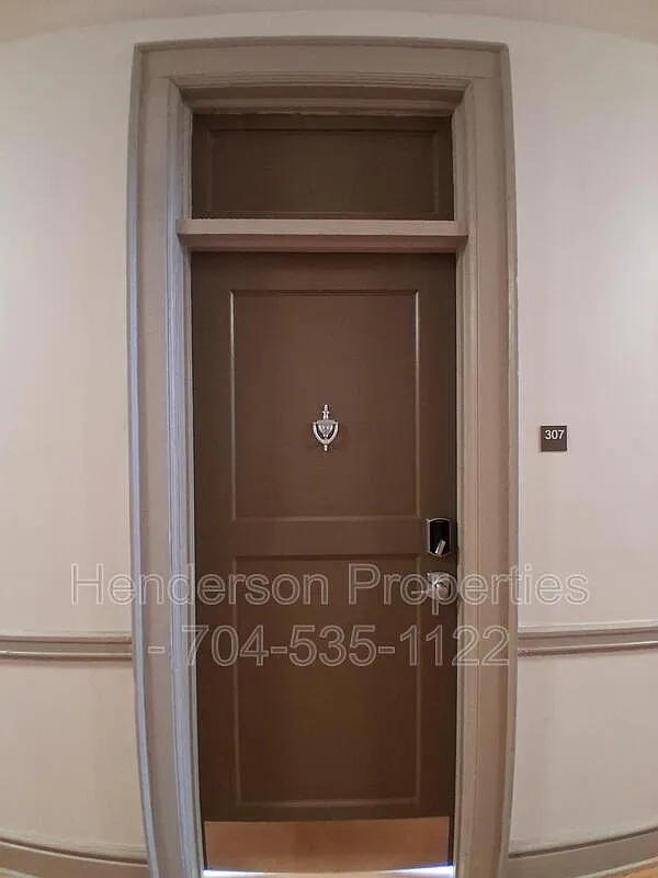 1 bed, 1.0 bath, 804 sqft, $1,800 — Photo 2