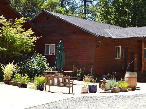 3rd image of 737 Pinecrest Dr