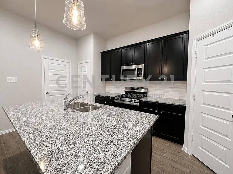 3720 Yarrow Dr — Photo 7