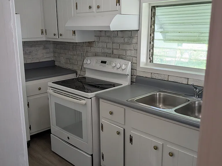 Kitchen Stove/Oven